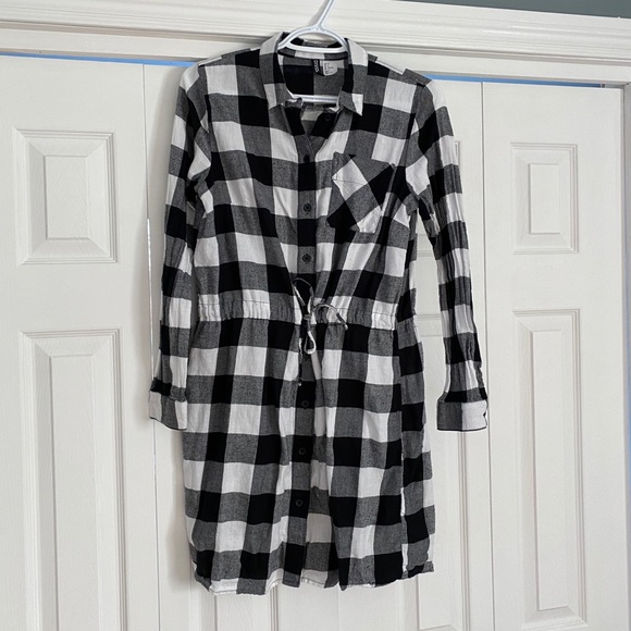 H&M Tops - 3/$30 ✨ H&M | Long Checkered Button-Up
